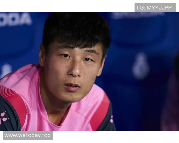 武磊赛场爆发小插曲,裁判如何处理?